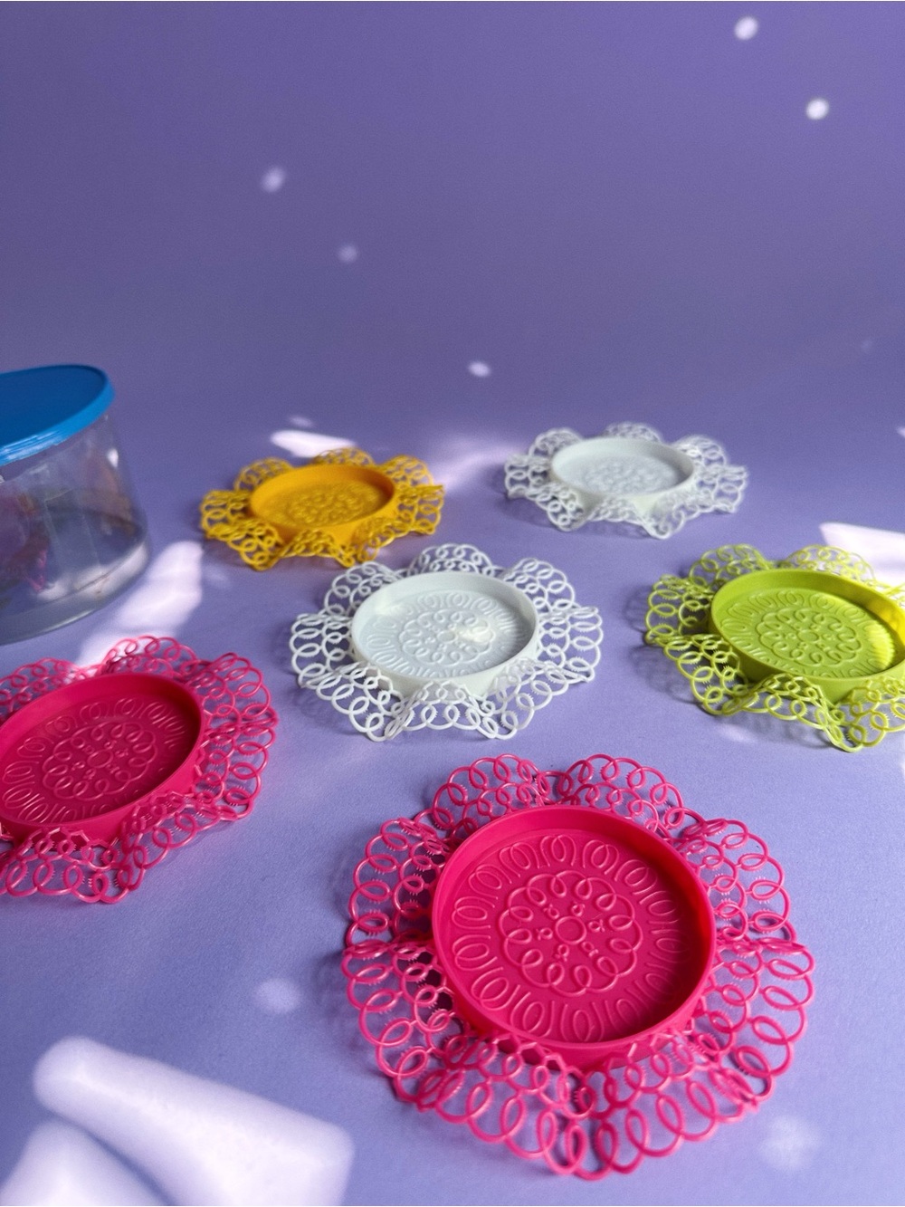 Vintage Lustro-Ware Plastic Lace Ruffled Edge Coasters Set of 6 Original Box - Picture 4 of 8